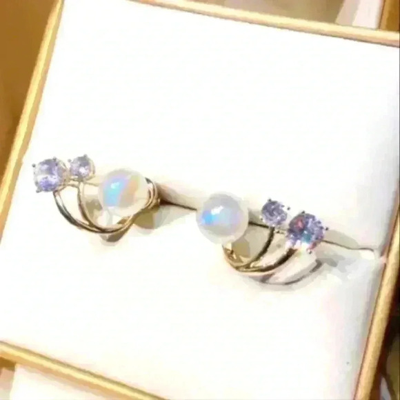 Single studded earrings with zircon stones - Picture 2 of 5